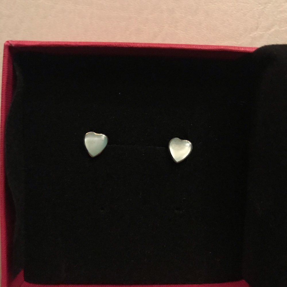 Heart Stud Pia Earrings